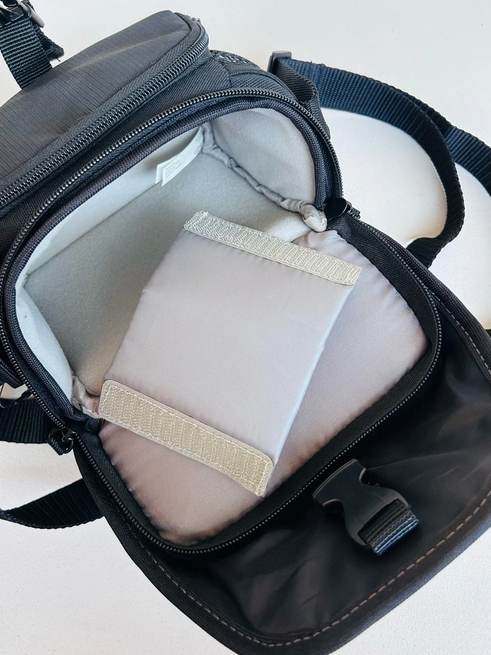 Sony LCS-U11 Camera Carrying Case Black NWOT Adjustable Divider Shoulder Bag